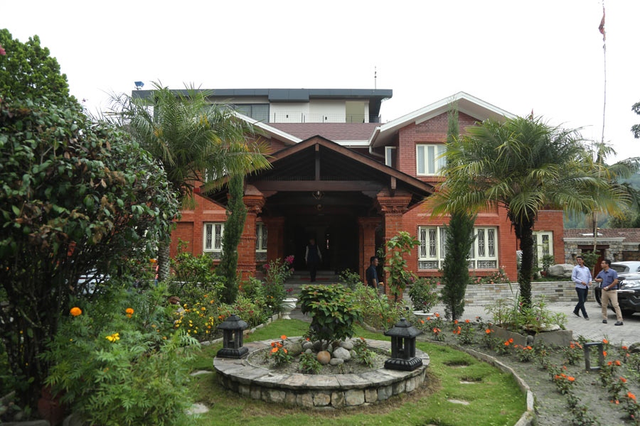 आन्दोलन झन भड्कियो, सभापति देउवा निवासमा तोडफोडसहित आगजनी